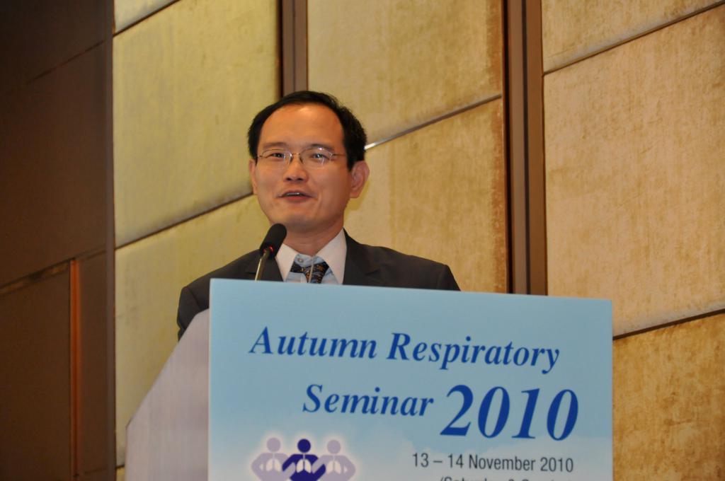 Dr WM Chan giving the lecture on Ventilator-Associated Pneumonia