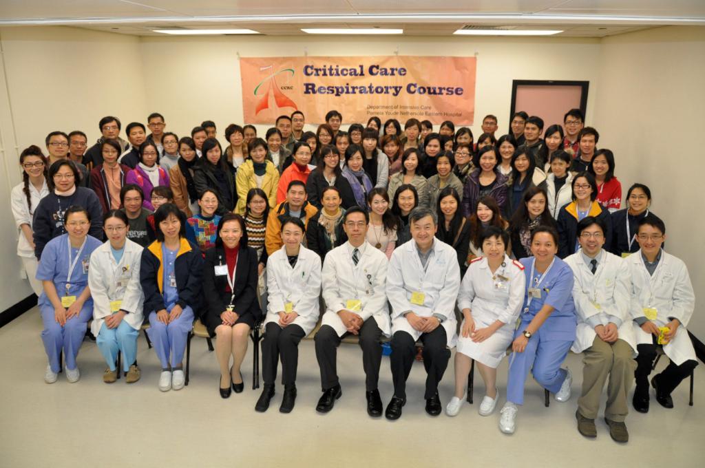 Organisers, speakers and participants, Front row, from left to right: Ms Polly NG, Dr Lily CHANG, Ms Joanna Lo (Course Director), Ms Nora Kwok (DOM, ICU and Anaesthesia), Dr Grace SM LAM (Course Director), Dr Arthur CW LAU (Course Consultant), Dr WW YAN (ICU DIrector), Ms HM So (Nurse Specialist), Ms FOK See Kee, Dr Kenny KC CHAN, Dr Alwin YEUNG 